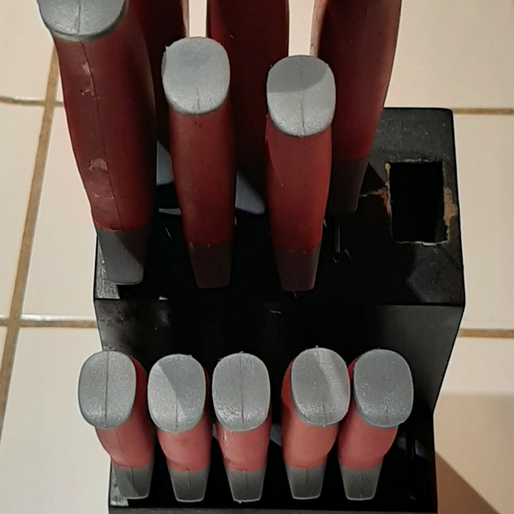 OSTER CUTLERY SET (1 KNIFE AND SCISSORS MISSING).